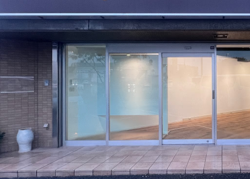 入口の小さな壁面